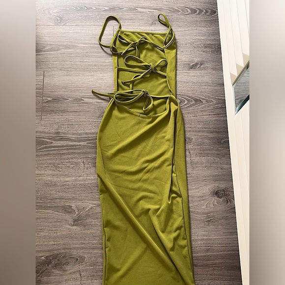 PRETTY LITTLE THING green open back dress - Picture 6 of 7